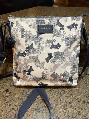 Radley London Data Dog Crossbody in Chalk & Navy Scottie Dog Whimsical & Animal
